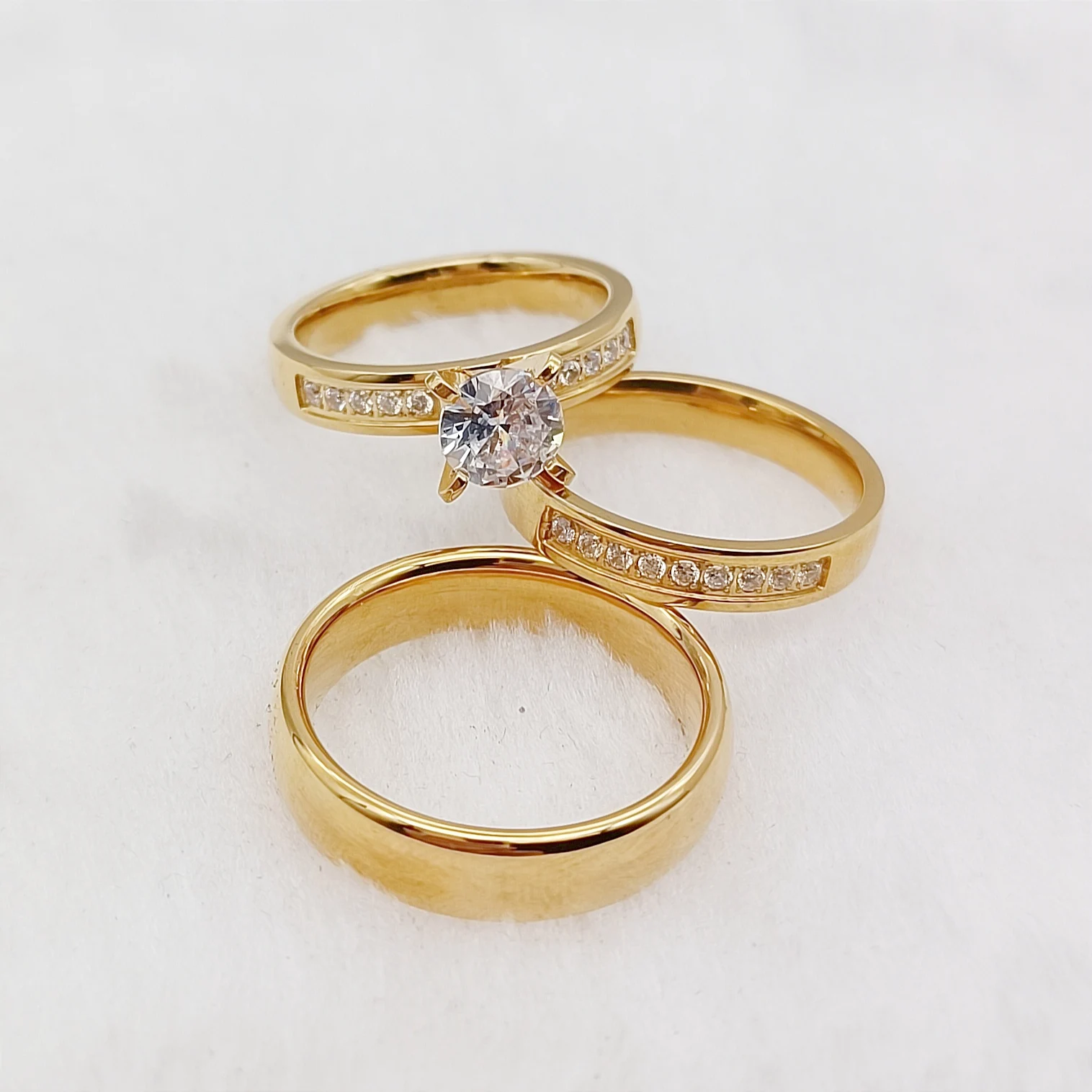 

Luxury Slim Elengant Wedding Engagement Rings For Men Women 18k Gold Plated 316L Stainless Steel Jewelry Bridal Sets Couples