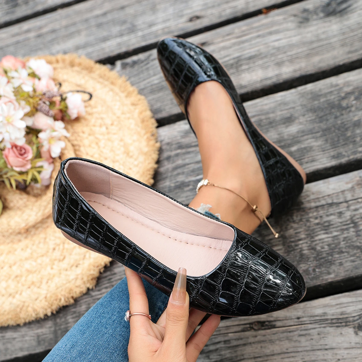 Spring Autumn Women's Plus Size Crocodile Patent Leather Non-slip Casual Shoes 2026 New Round Head Daily Commuting Shallow Shoe