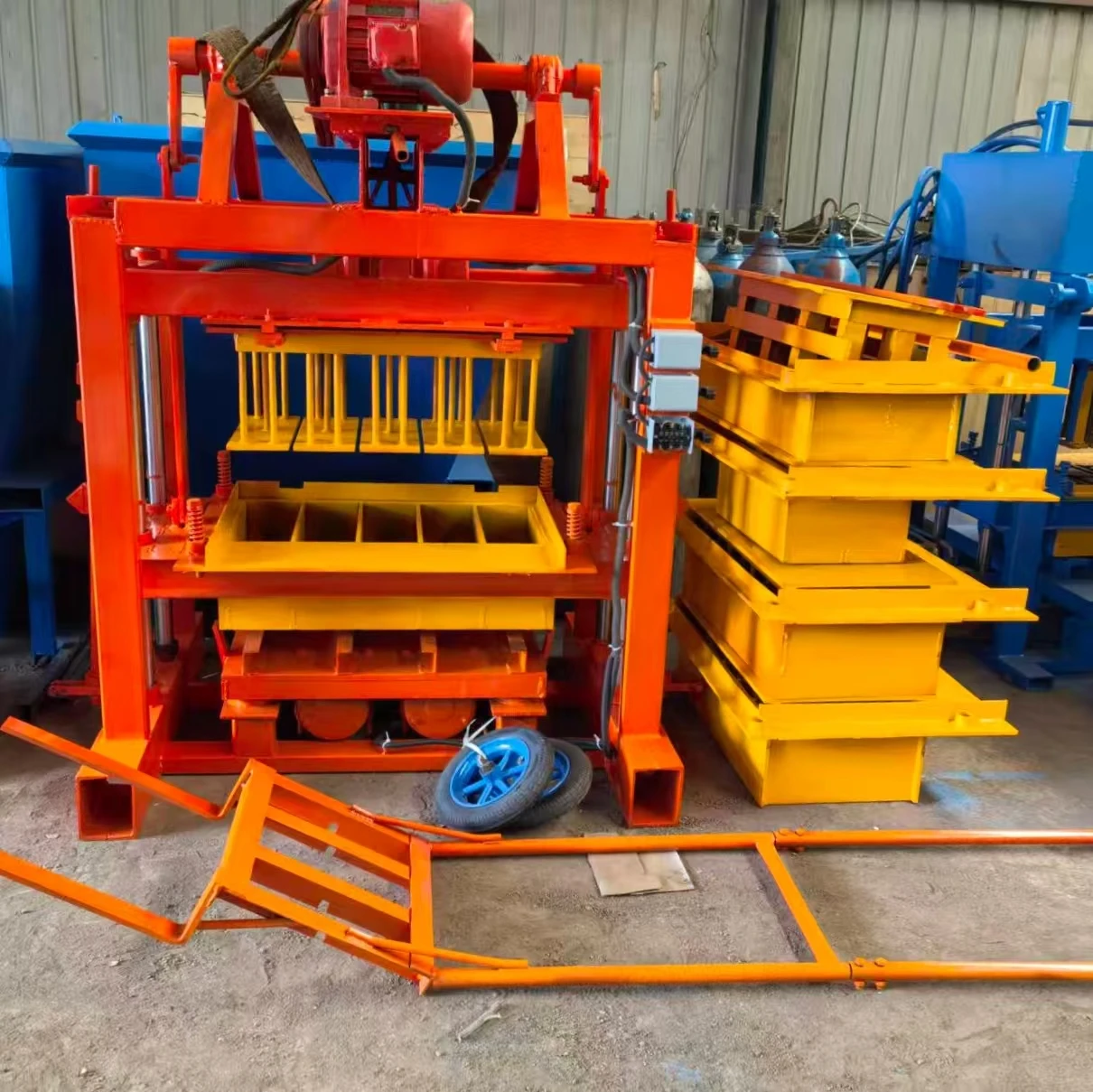 Movable Semi Automatic Diesel Brick Making Plant Towable Design For Contractors Who Need On Site Block Production Capability