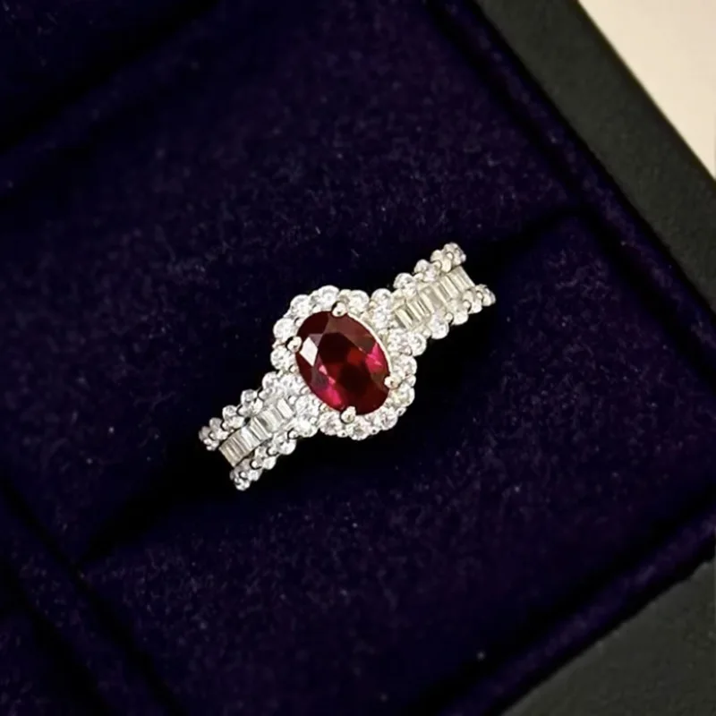 Xiaoyan's new simulation high carbon diamond 100% S925 silver luxury pigeon blood red 6 * 8 oval ring ring exquisite jewelry