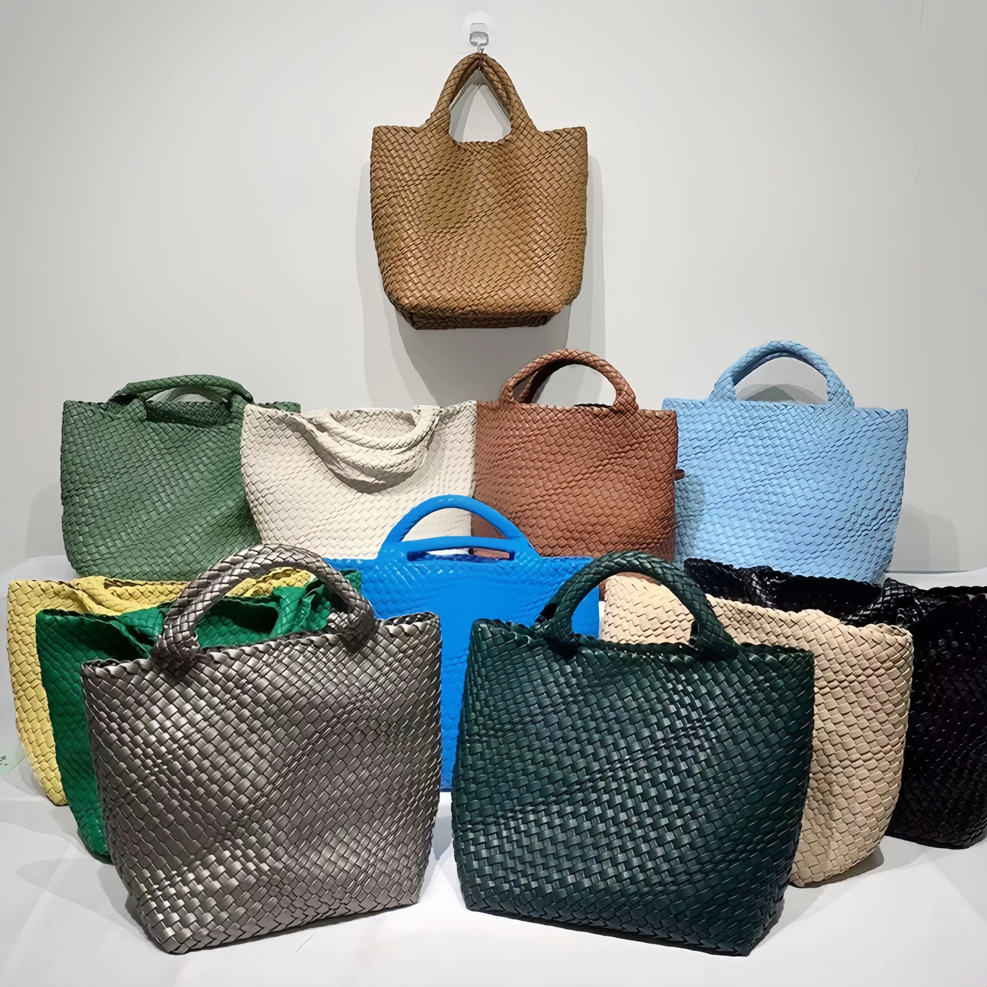 Large-Capacity Woven Tote Bag For Women – Stylish Versatile And Spacious With Dual Handles And Matching Pouch