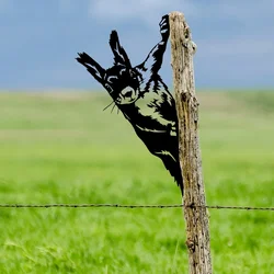 Dodaj dotyk fantazyjnego do swojego ogrodu dzięki tej uroczej ozdobę ogrodzenia w kształcie wiewiórki, idealne na urodziny, żelaznej sztuki