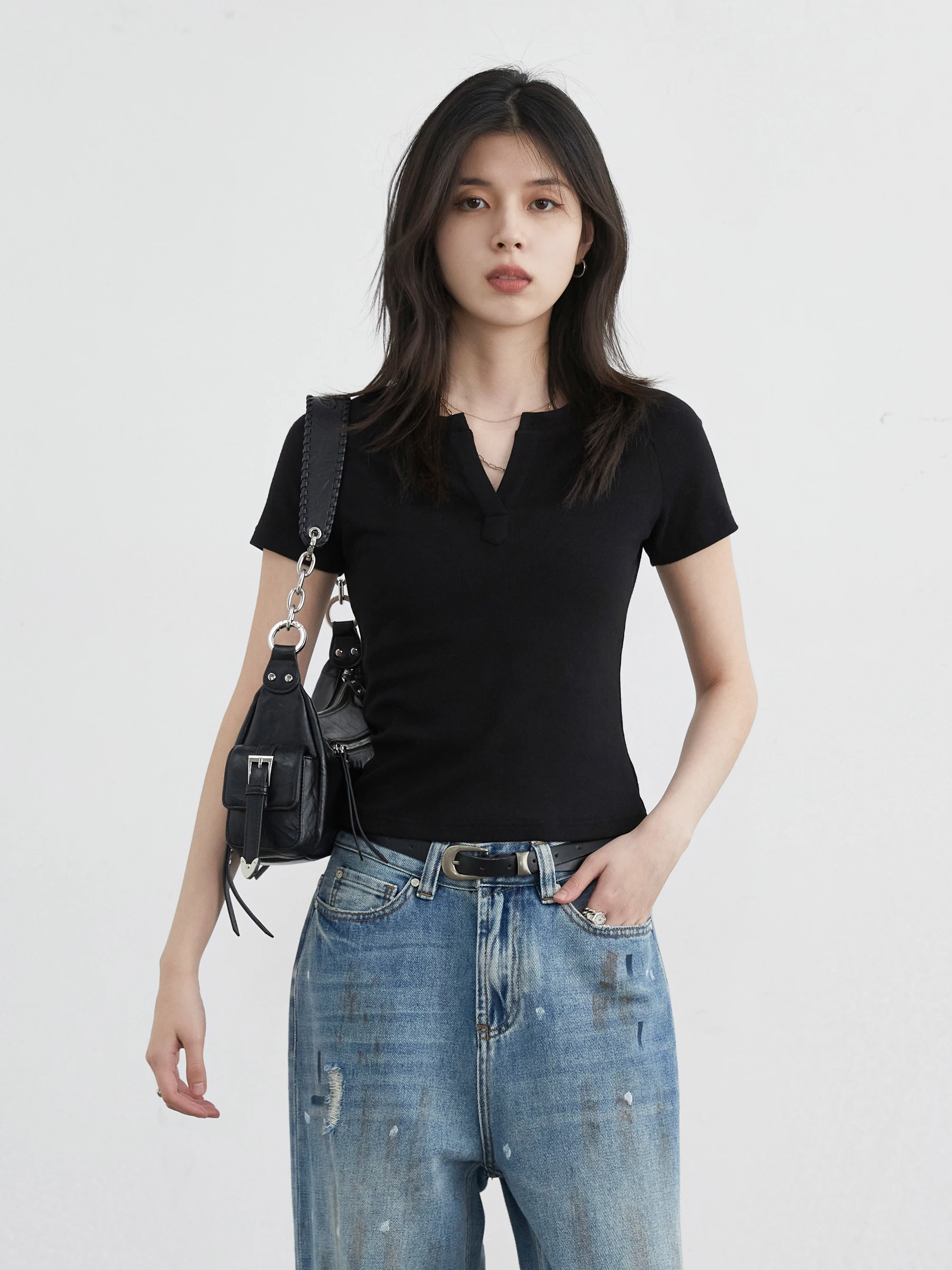 CHIC VEN Women T-Shirts Korean Causal Solid V-Neck Short Sleeve Slim Knitted Tees Female Black Tops Spring Summer New 2025