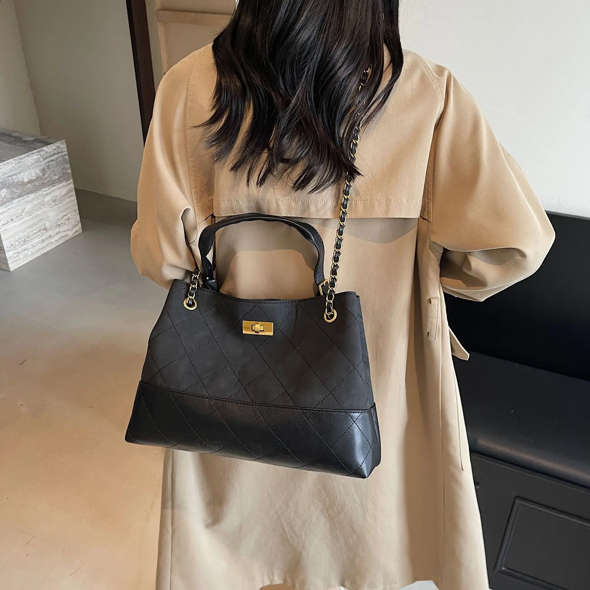 

Vintage Bucket Bag Women's Large Capacity Crossbody Shoulder Bag Suede Leather Chain Strap Purse Boho Chic Handbag