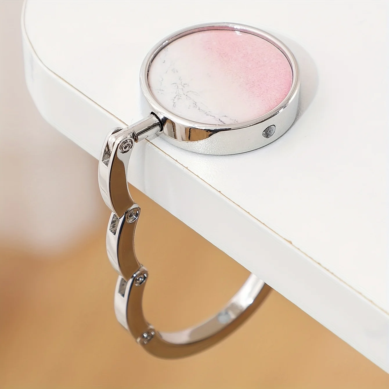 1 Stück 2D Vintage-Kirschblüten-Design-Handtaschenhalter – faltbarer Handtaschenhalter aus Zinklegierung für Tische, dekoratives Reisezubehör – Detail 8