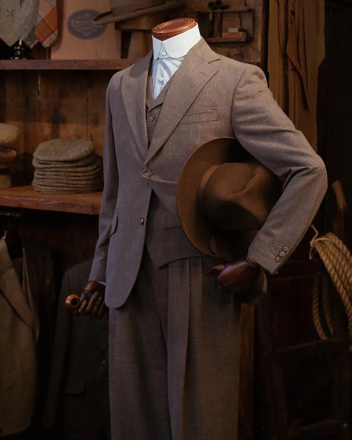 

Vintage Tailored Men Suit For Wedding Notch Lapel One Buttons Relaxed Fit Casual Office Business Occasion 3Pcs Blazer Pants Vest