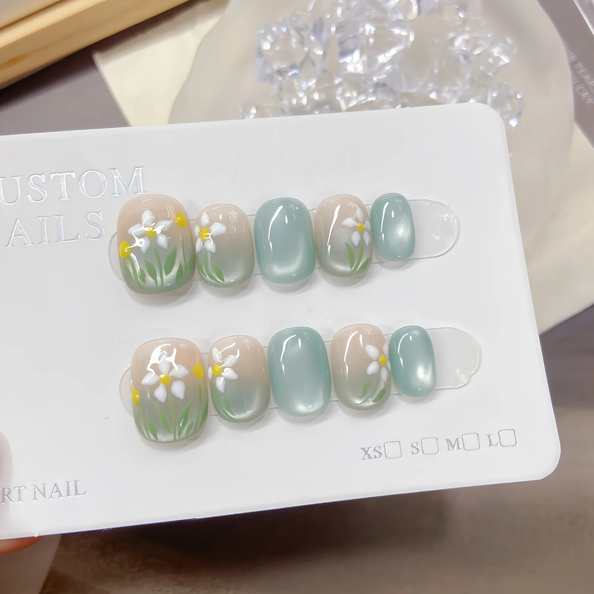 

10pcs Handmade Press on Nails Daffodil Lily Painted Flowers Cat's Eye Fake Nail for Women&Girl Short Detachable Wearable Nail