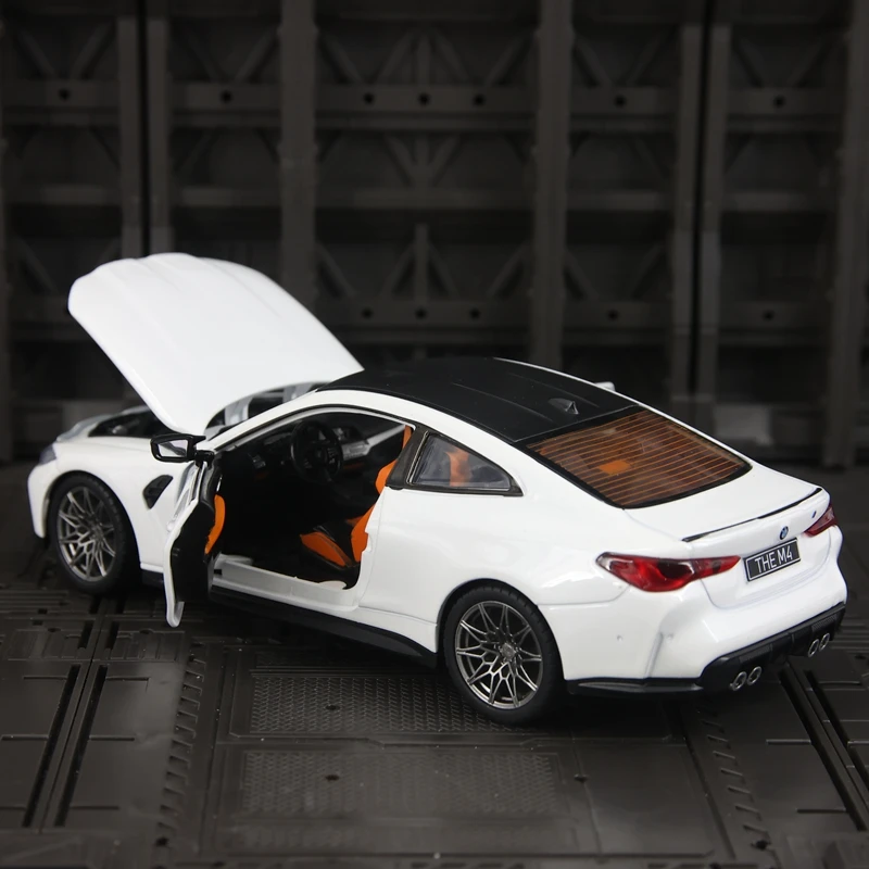 

CCA 1:23 Simulated BMW M4 G82 alloy car model doors and hood that can be opened, has sound and lighting functions rich details