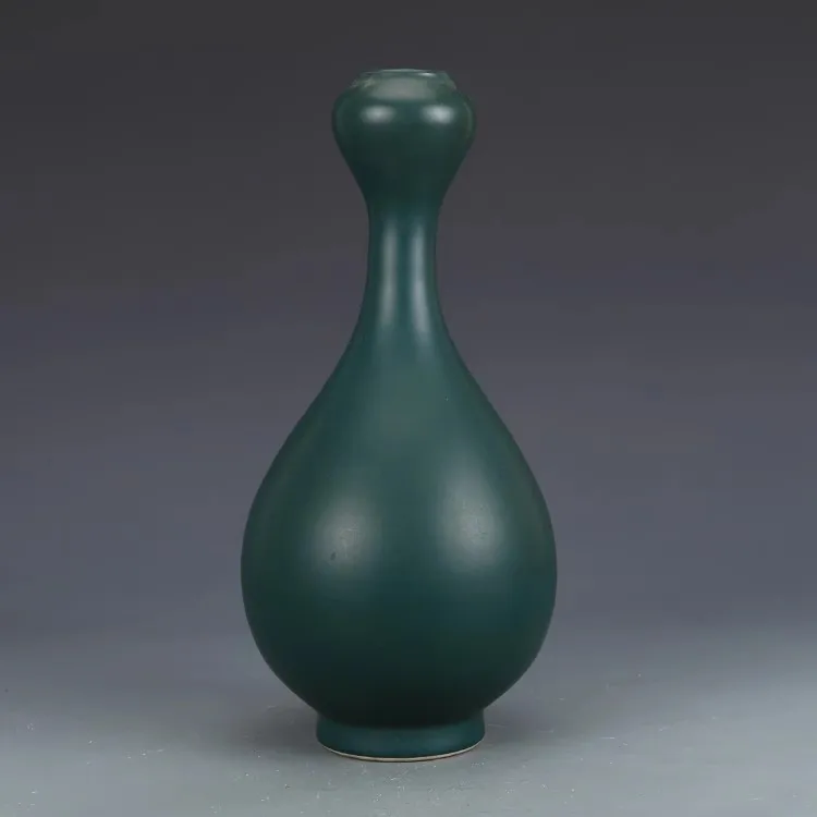 Qing Yongzheng  green glazed garlic bottle