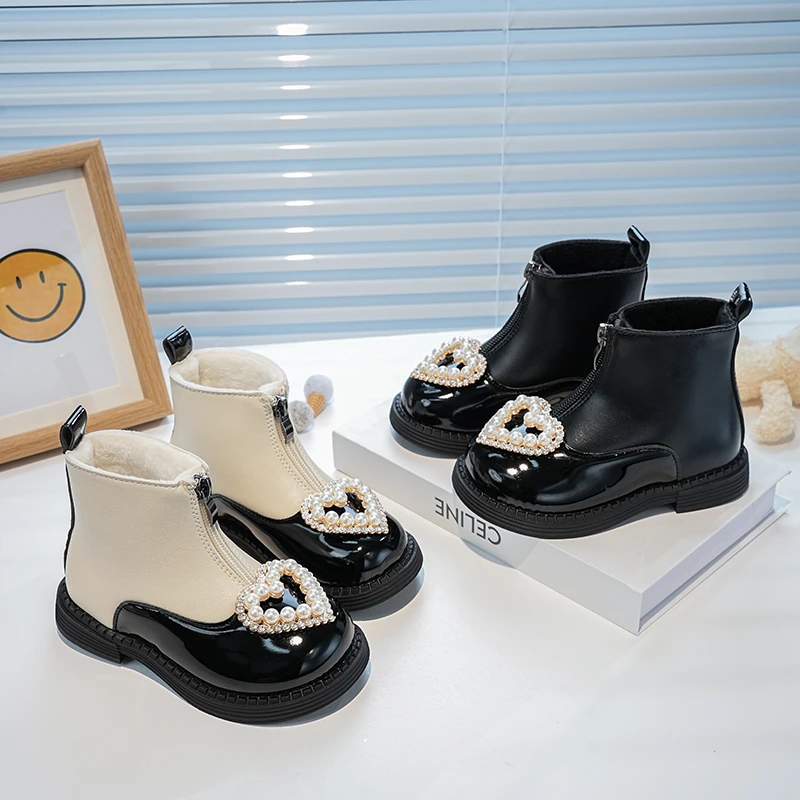 

Детские кожаные ботинки, замшевые, теплые, с мягкой подошвой, детские короткие сапоги с круглым носком, новинка 2025, зимние новые ботинки принцессы для девочек с молнией спереди