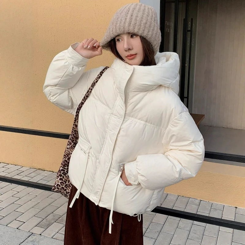 

Миниатюрные свободные короткие стильные универсальные утолщенные теплые пальто, новый стиль, 90% белый утиный пух, пуховик, женское пальто, зима 2026 г.