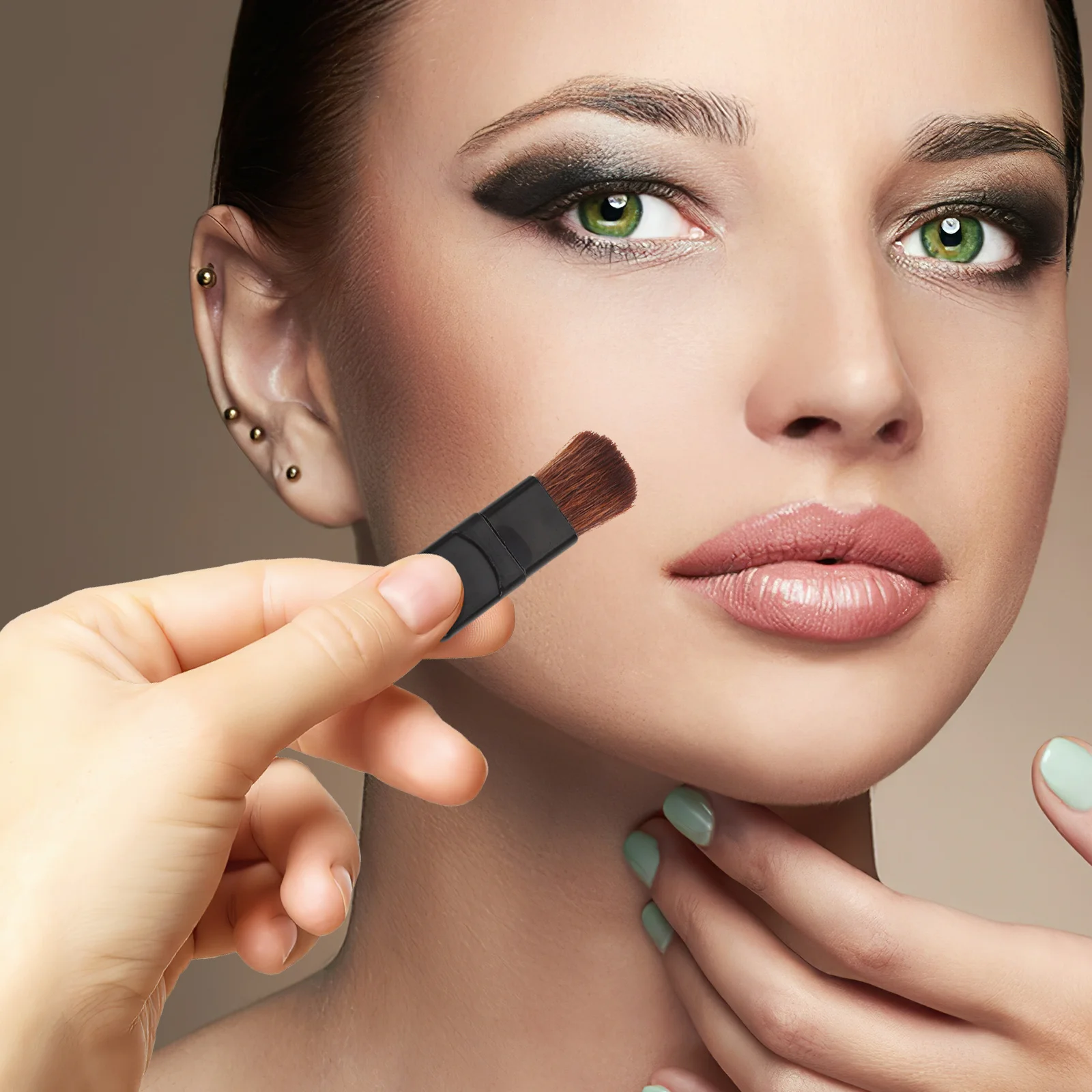 Set di mini pennelli per trucco da 5 pezzi, piccolo fard piatto, mini fondotinta, applicatore in fibra morbida, pennelli portatili da viaggio