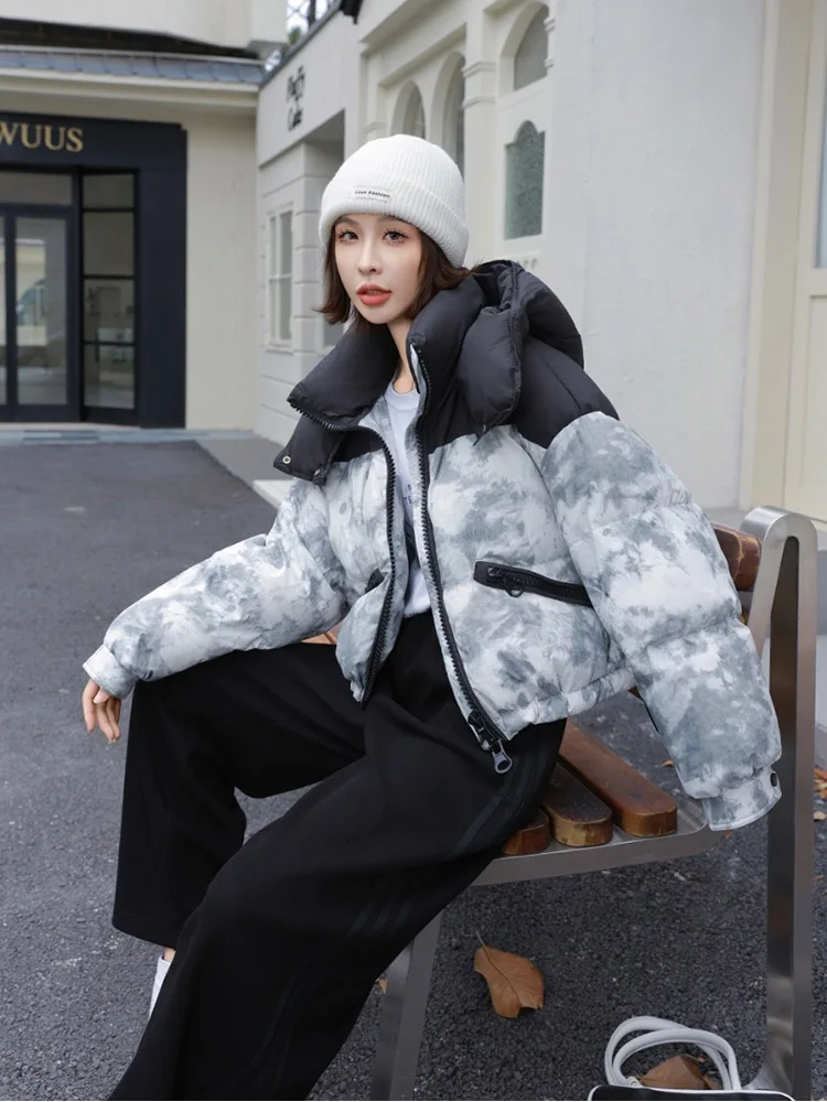 2025 Nuovo inverno stampato piumino da donna corto con cappuccio cravatta tinta design cappotto di pane addensato caldo piumino d'anatra bianco