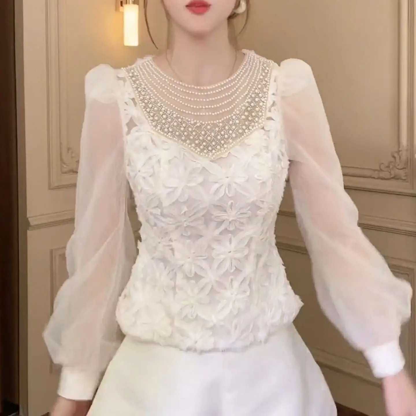 

French daughter gold bead three-dimensional flower knitted sweater women's 2025 new loose front shoulder bubble sleeve top