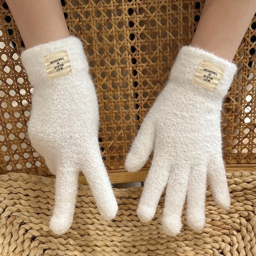 قفازات محبوكة سميكة عصرية للحماية من البرد، قفازات شتوية بلون سادة، قفازات مقاومة للبرودة للنساء