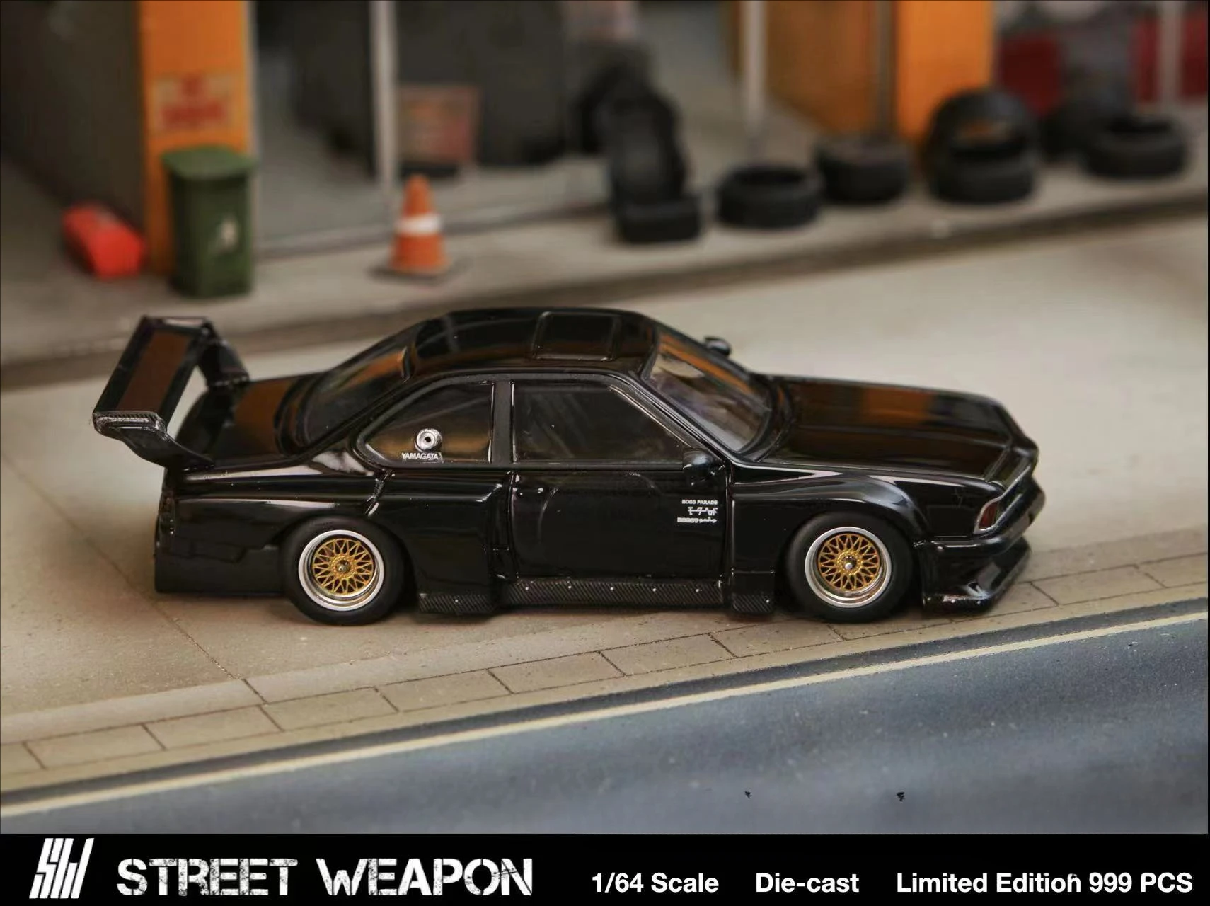 SW 1:64 E24 635 CSI black SharkNose Model Car