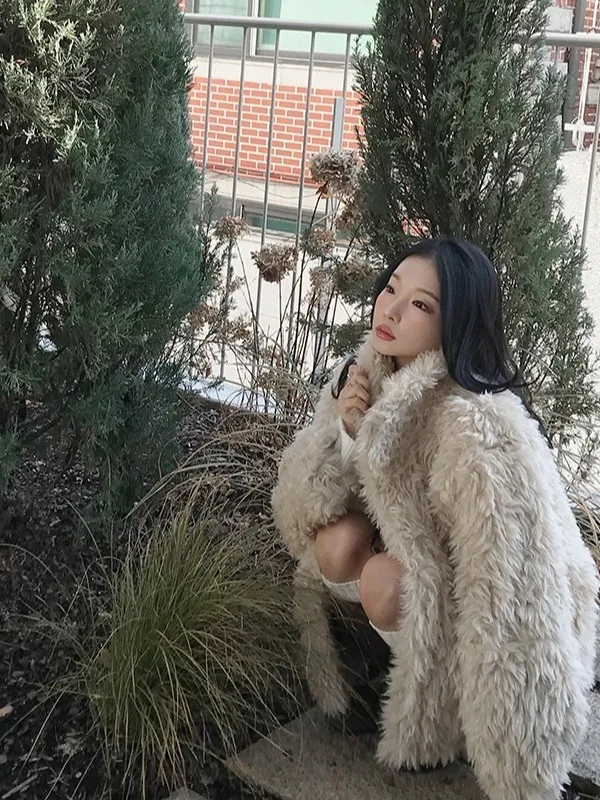 معطف نسائي أنيق من ort للدفء وياقة واقفة وصديق للبيئة وجميل للغاية ملابس خارجية شتوية من الفرو الفاخر