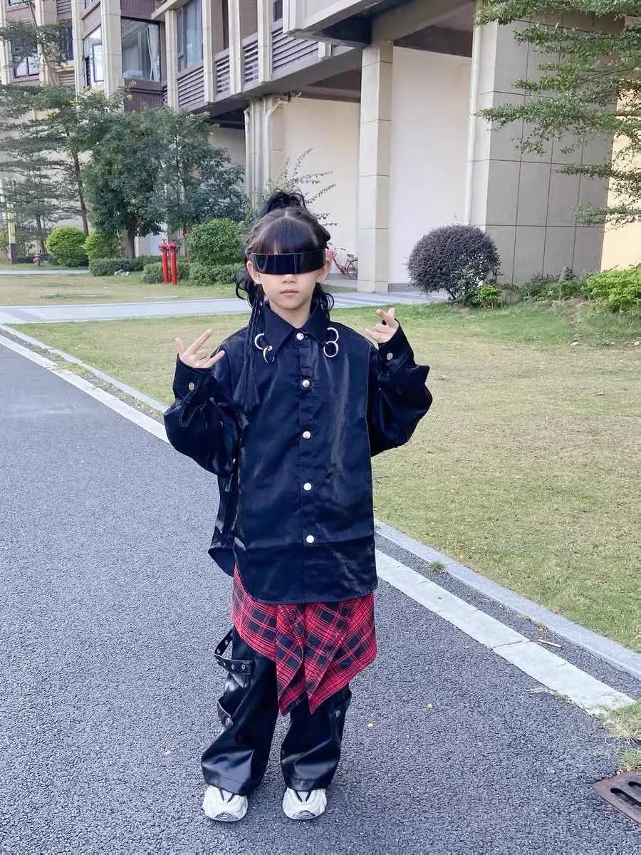 新しい子供用ストリートダンス衣装、クールなランウェイセット、男の子用ヒップホップステージパフォーマンス衣装、ロックシャイニーブラックシャツ