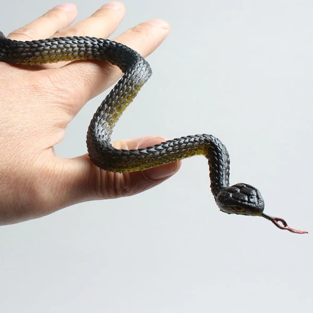1/2 قطعة لعبة مزحة الأفعى وهمية مخيف محاكاة المطاط Anaconda هالوين حفلة خدعة اللعب تأثيري حلي الدعائم اكسسوارات 22 سنتيمتر