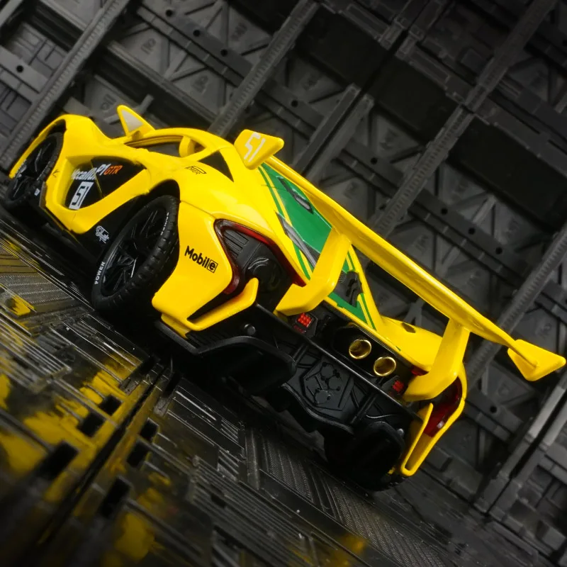 1:22 McLaren P1 GTR versión de pista modelo de coche de aleación puertas acústicas hacia atrás pueden abrir regalos para niños detalles ricos