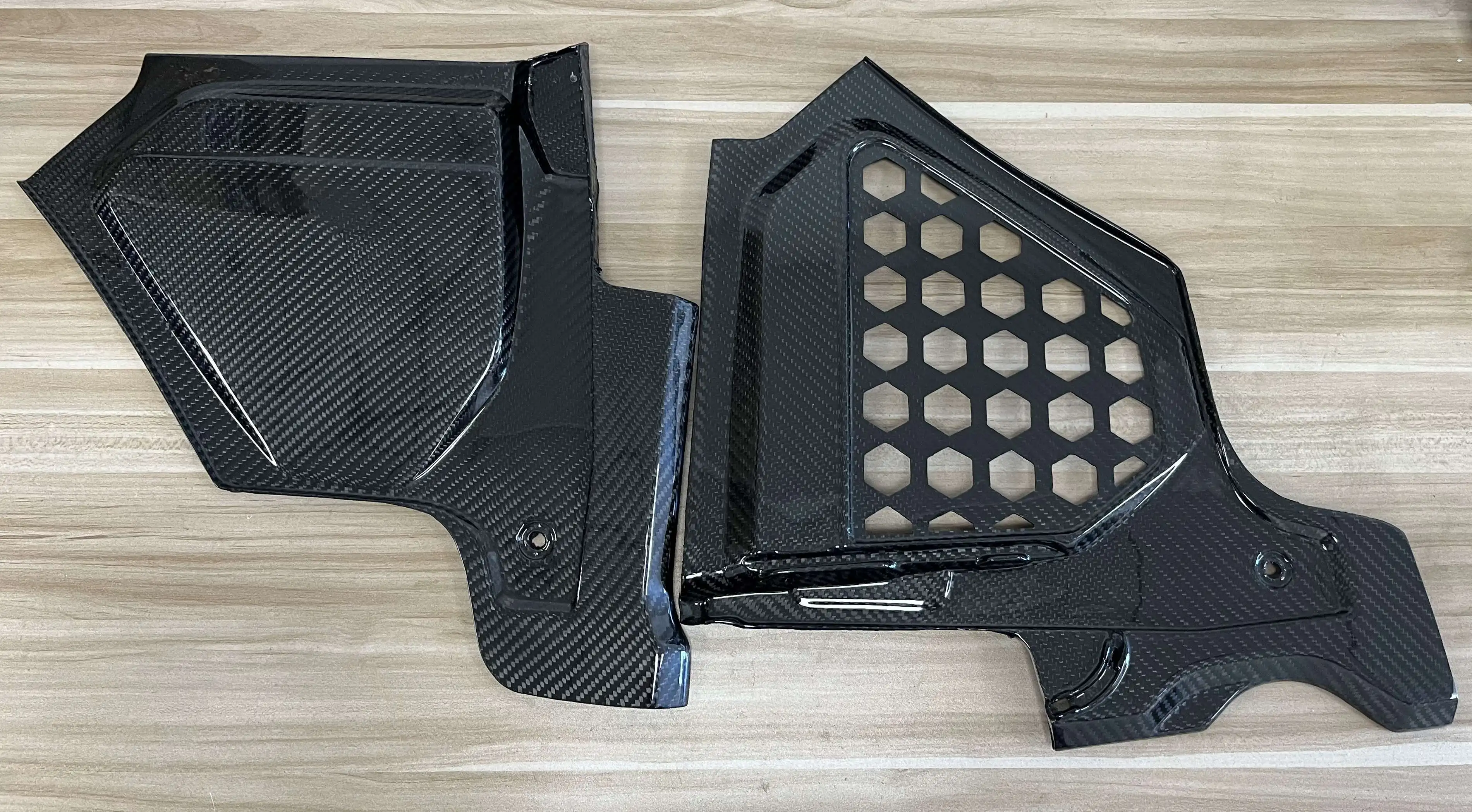 Крышка аккумуляторной батареи MRD подходит для комнаты двигателя G87 M2, модернизированная защита из сухого углеродного волокна.