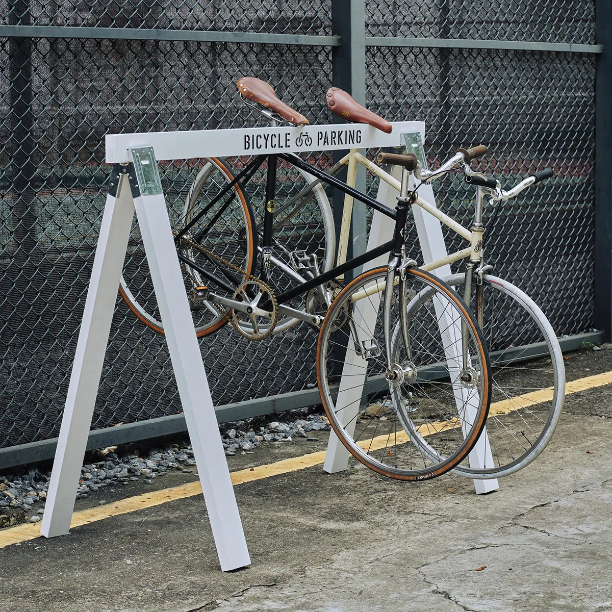 Highway Dead Flying Mountain Bike Vertical Parking Rack Solid Wood Display Trailer Rack