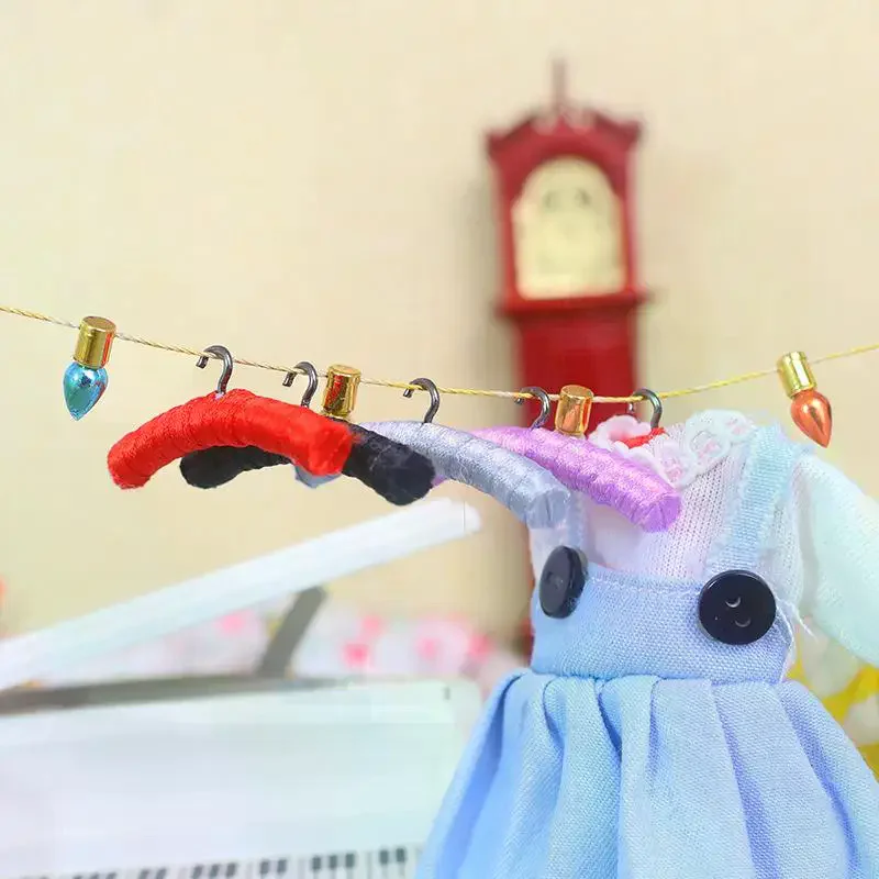 4 Stuks 1/12 Poppenhuis Simulatie Mini Kleerhanger Set Poppenhuis Meubels Decoratie Micro Scène Foto Props Fantasiespel Speelgoed