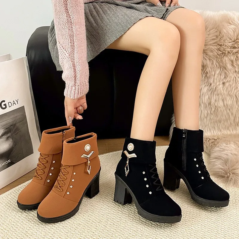 

Осень-зима 2024, новые женские ботильоны больших размеров, модные ботинки на массивном высоком каблуке со стразами и металлической пряжкой, элегантная обувь