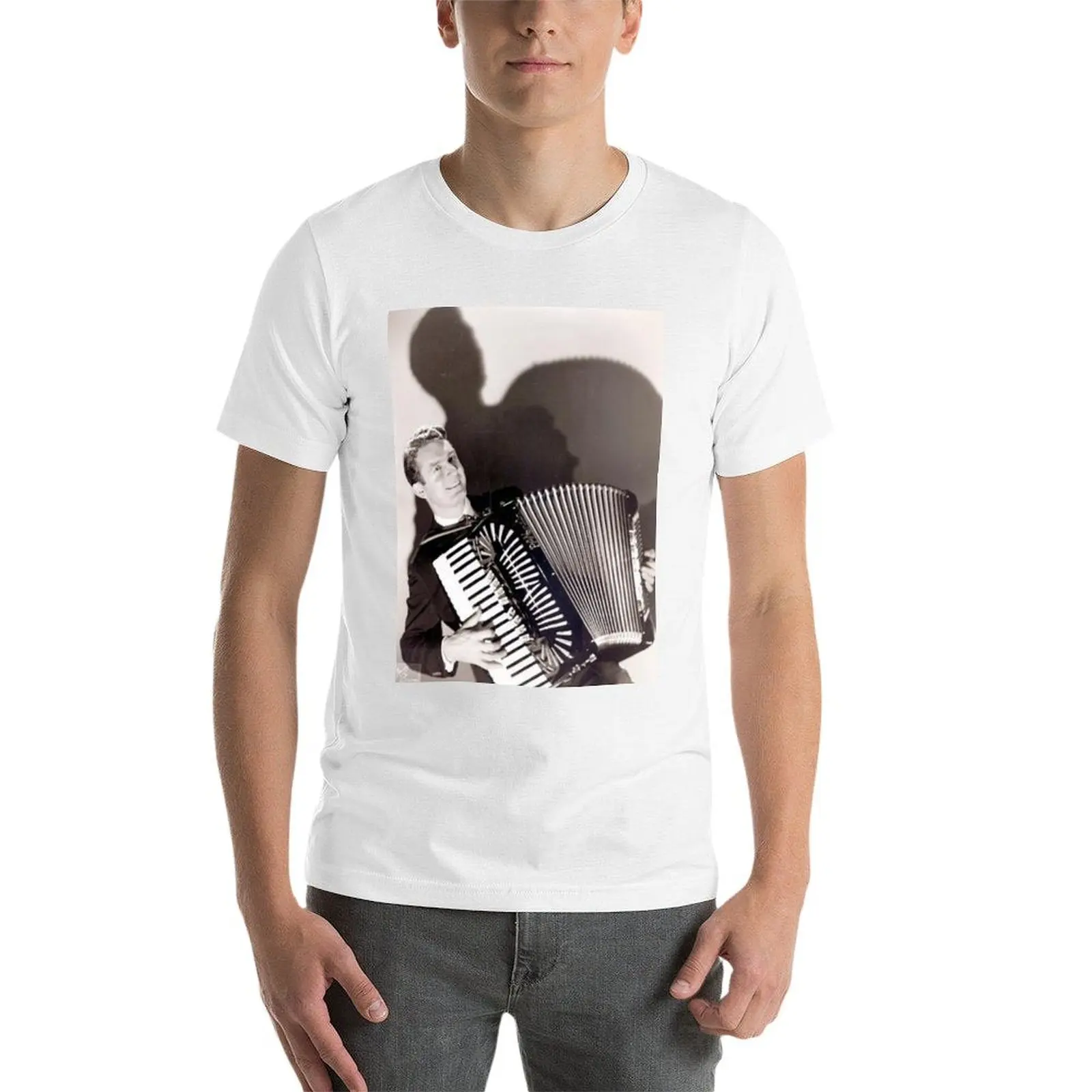 ميرون فلورين مع الأكورديون B&W صورة تي شيرت رجل تي شيرت تي شيرت للرجل تي شيرت