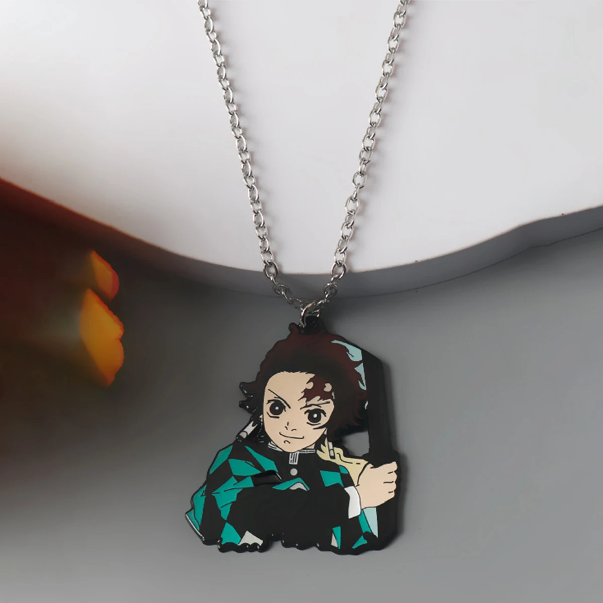 انمي ياباني شيطان القاتل Tokitou Muichirou قلادة قلادة تأثيري اكسسوارات الدعائم الأزياء والمجوهرات هدية للأصدقاء