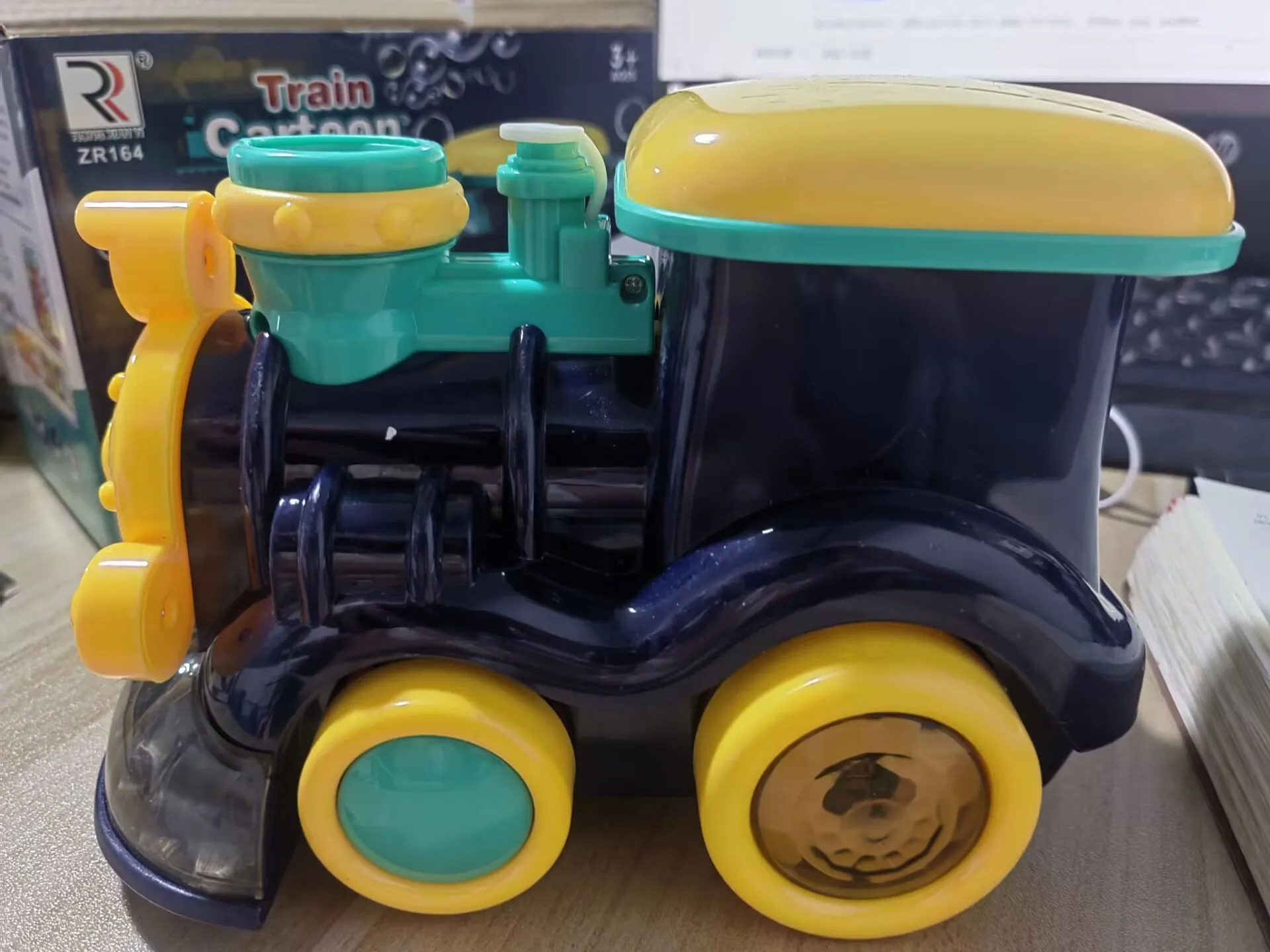 Tren de juguete, burbuja de pulverización universal, tren grande, música brillante, regalo educativo para niños y niñas