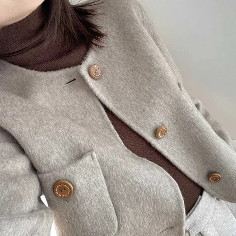 

Exquisite Retro Niche High-end Short Jacket for Women in Autumn and Winter Fashionable Loose Western Style Woolen Top