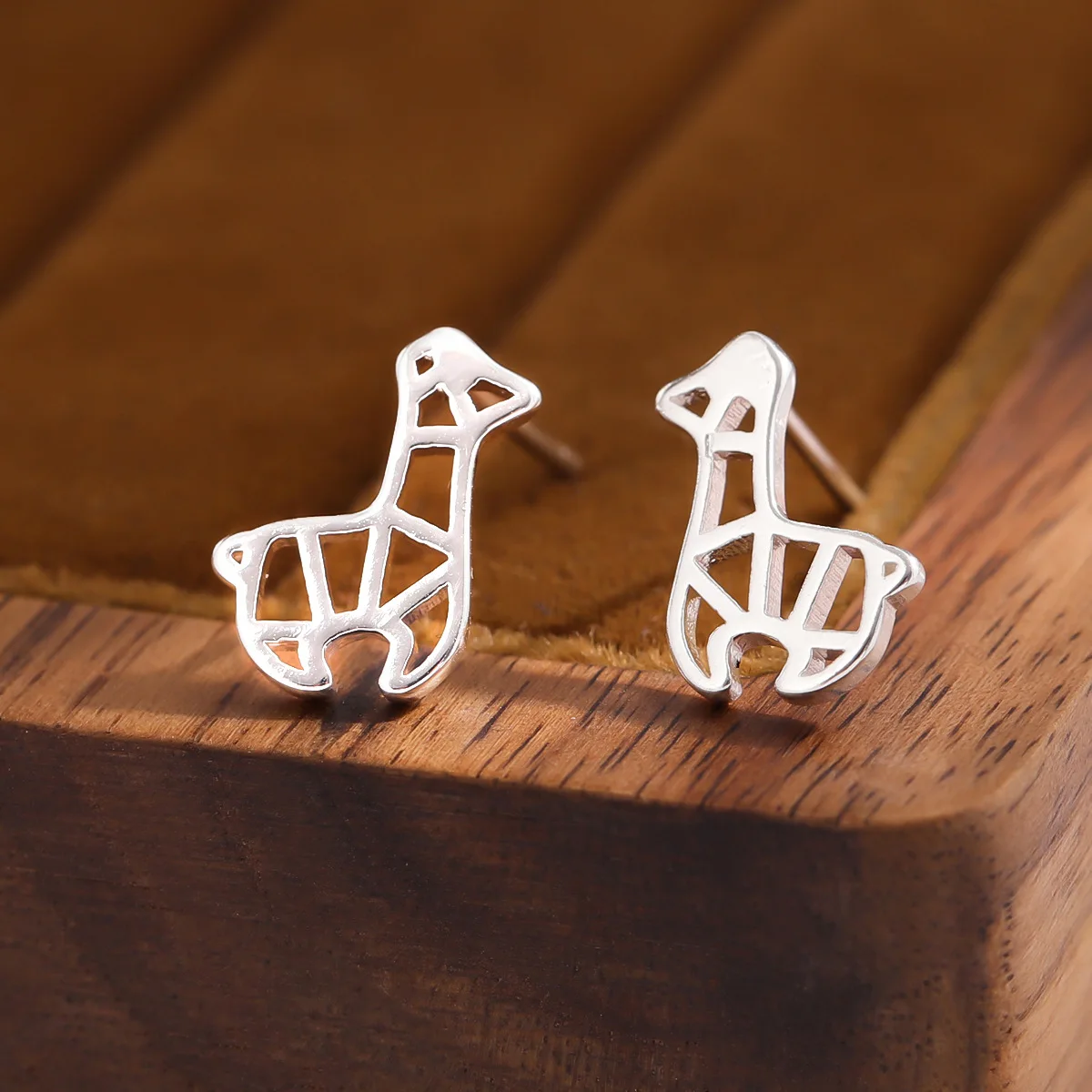 New Fashion Simple Jewelry Sweet Hollow Animal 925 Sterling Silver Cute Horse Personality Women Stud Earrings  E106