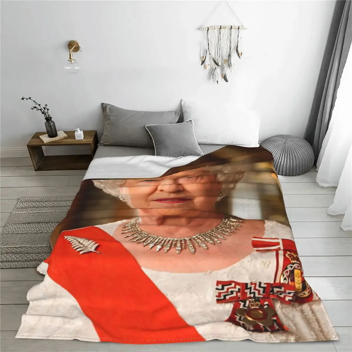 Queen Elizabeth II British Royal Crown Fleece Throw Blanket British Royal Crown Blanket for Bedding Bedroom Bedding Throws