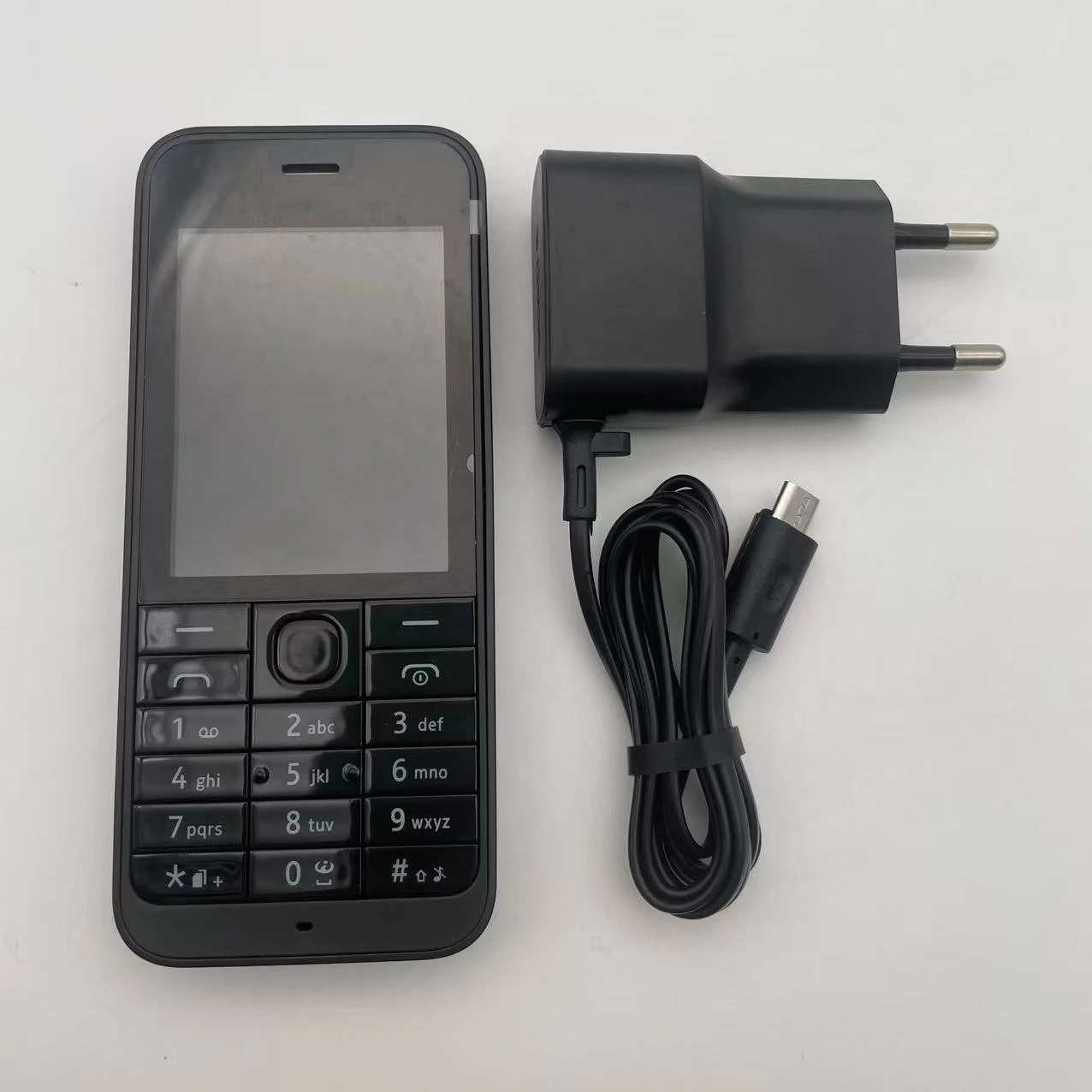 كاميرا أصلية غير مقفلة 220 بشريحتين 2.4 بوصة 1100 مللي أمبير في الساعة 2 ميجابكسل MP4 بلوتوث شحن سريع للهاتف المحمول بحالة جيدة