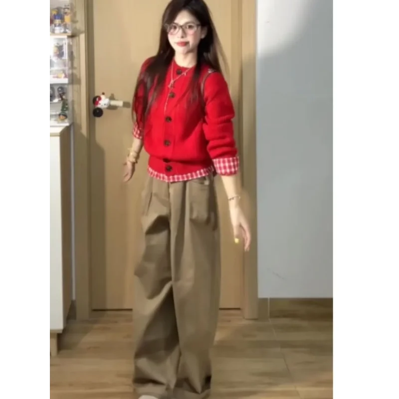 

Women's New Stitched Round Neck Button Fashion Knitted Plaid Hem Versatile Top