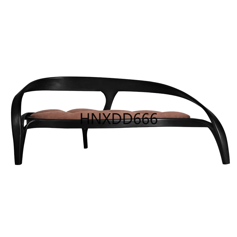 

Трехместный диван специальной формы из цельного дерева для гостиной