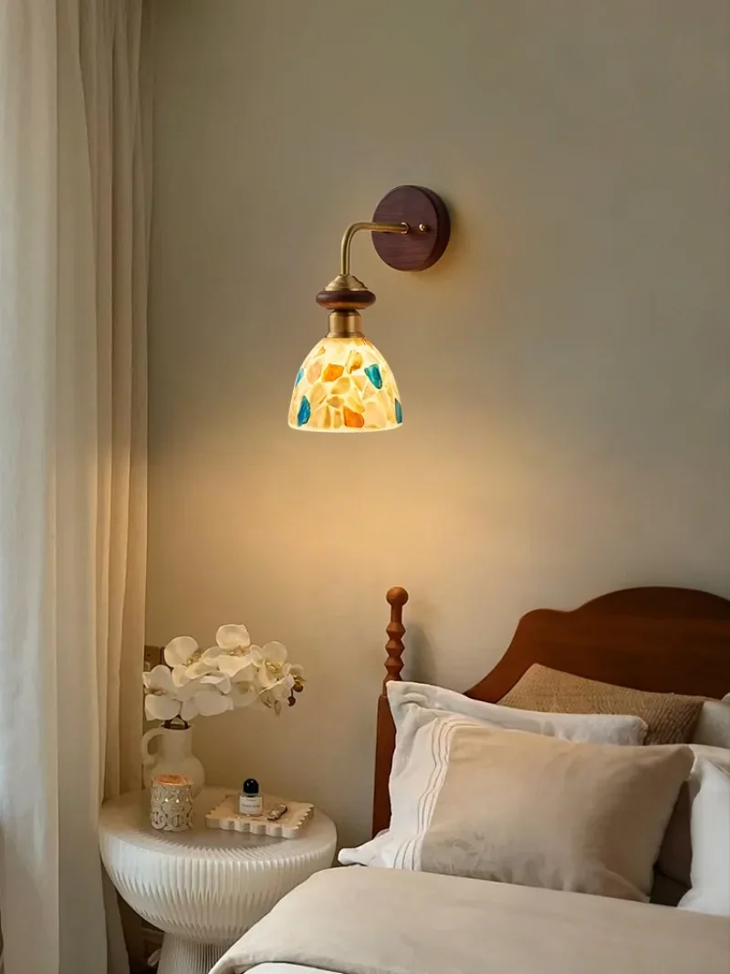 Średniowieczna lampa ścienna, lampka nocna do sypialni, ściana tła w salonie, schody, korytarz, przejście, wyszukana, lampa ścienna w kształcie muszli