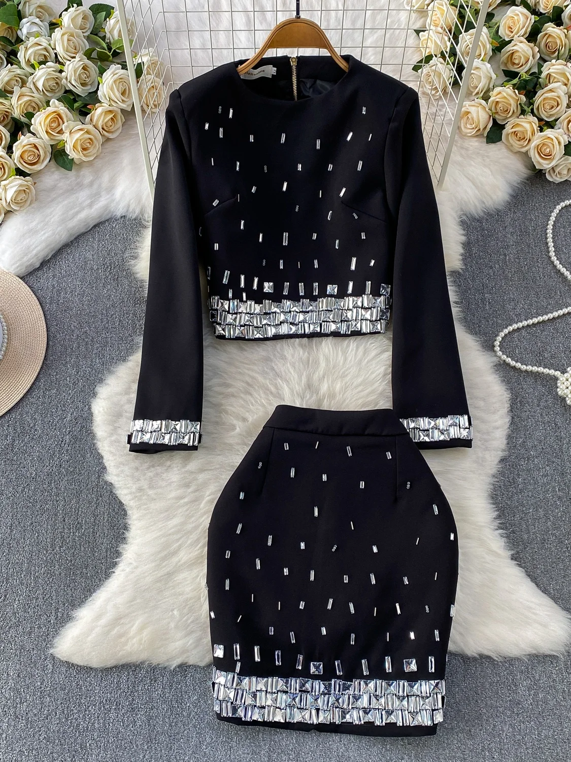  Short Diamond-Encrusted Slim Fit Two-Piece Set Fashionable Heavy-Work Outerwear Top And Skirt Ensemble for Women