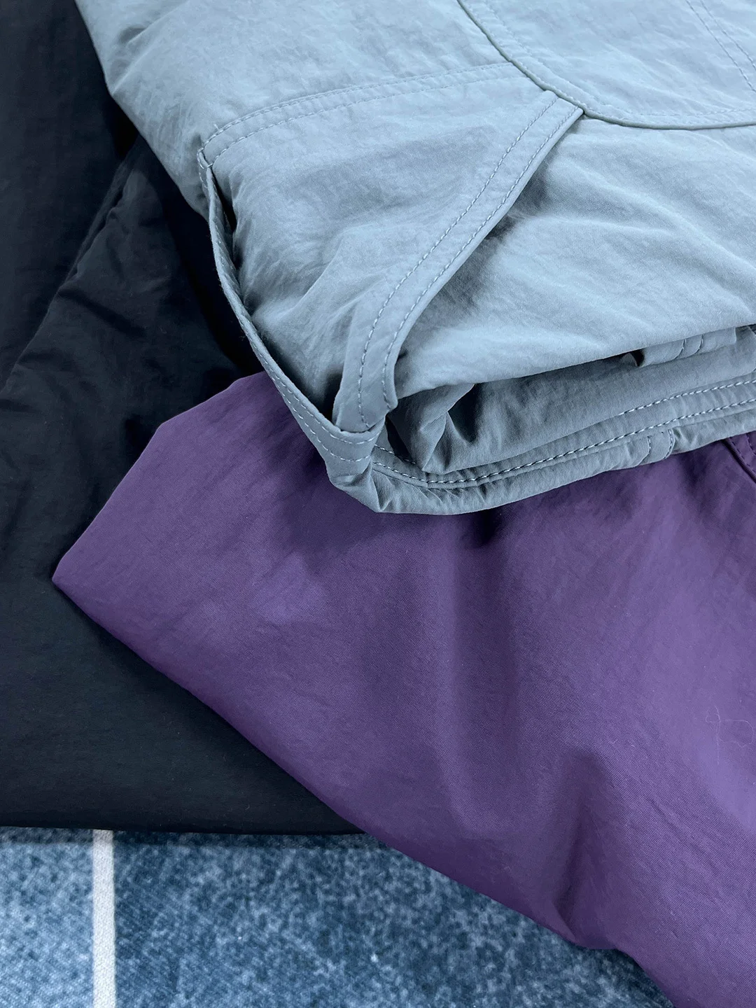 กางเกงคาร์โก้ผู้ชายแบบแห้งเร็วสำหรับกิจกรรมกลางแจ้ง รุ่นหนา สไตล์ญี่ปุ่น แบรนด์ทันสมัย ทรงหลวม ขากว้าง ทรงตรง มีกระเป๋าหลายช่อง สวมใส่สบาย