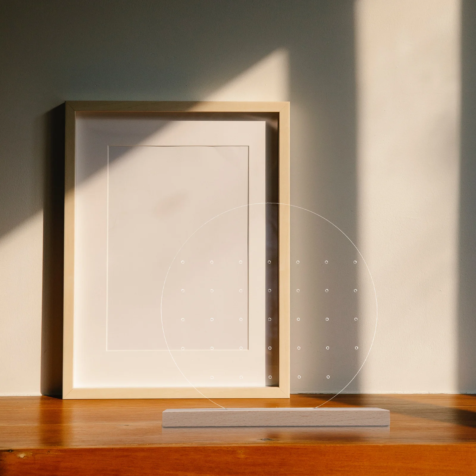 

1 комплект, акриловая подставка для ювелирных изделий, круглый органайзер для сережек, деревянная основа, настольная витрина, акриловый дисплей, розничный держатель