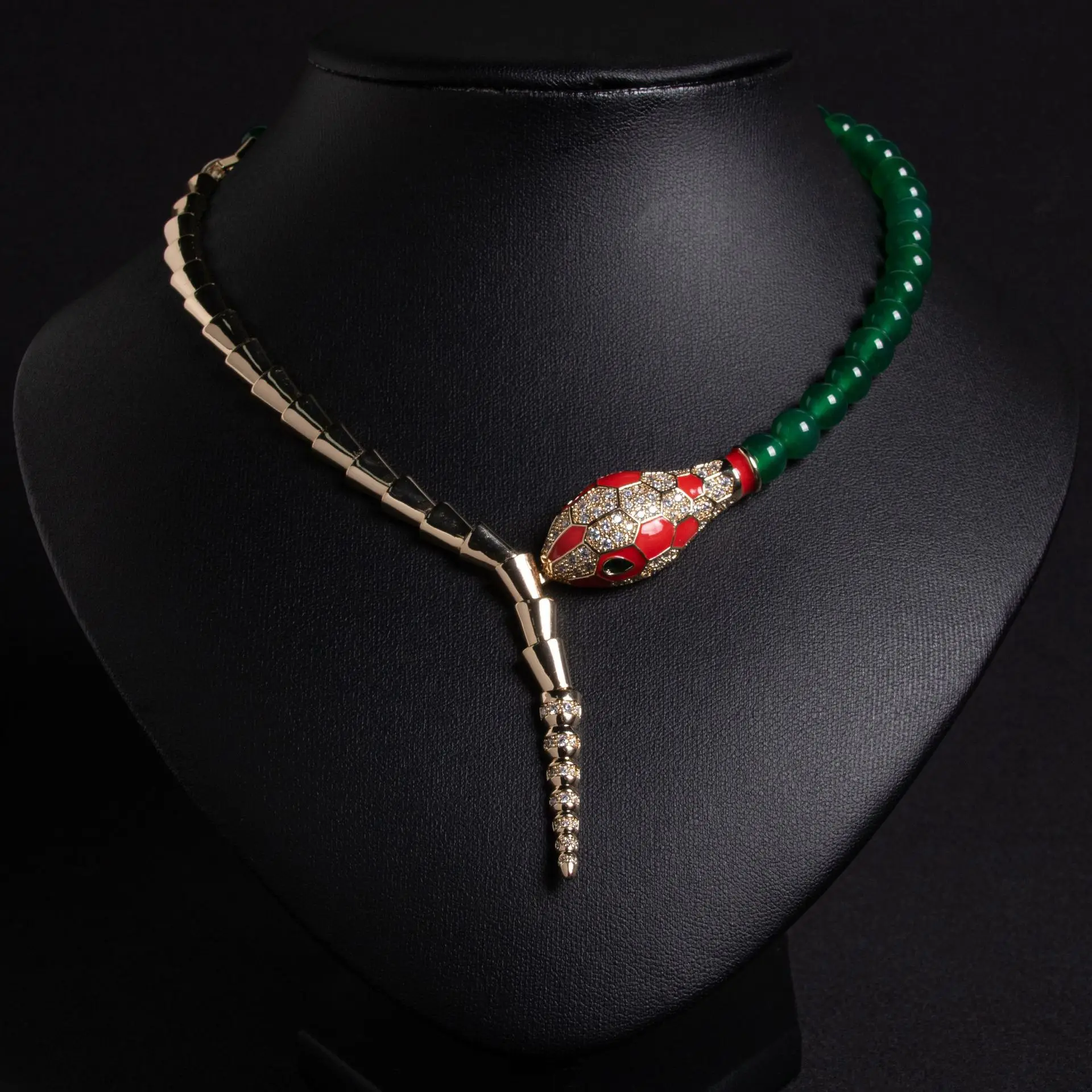 collana-rotonda-in-agata-verde-serpente-gioielli-da-festa-da-donna-vintage
