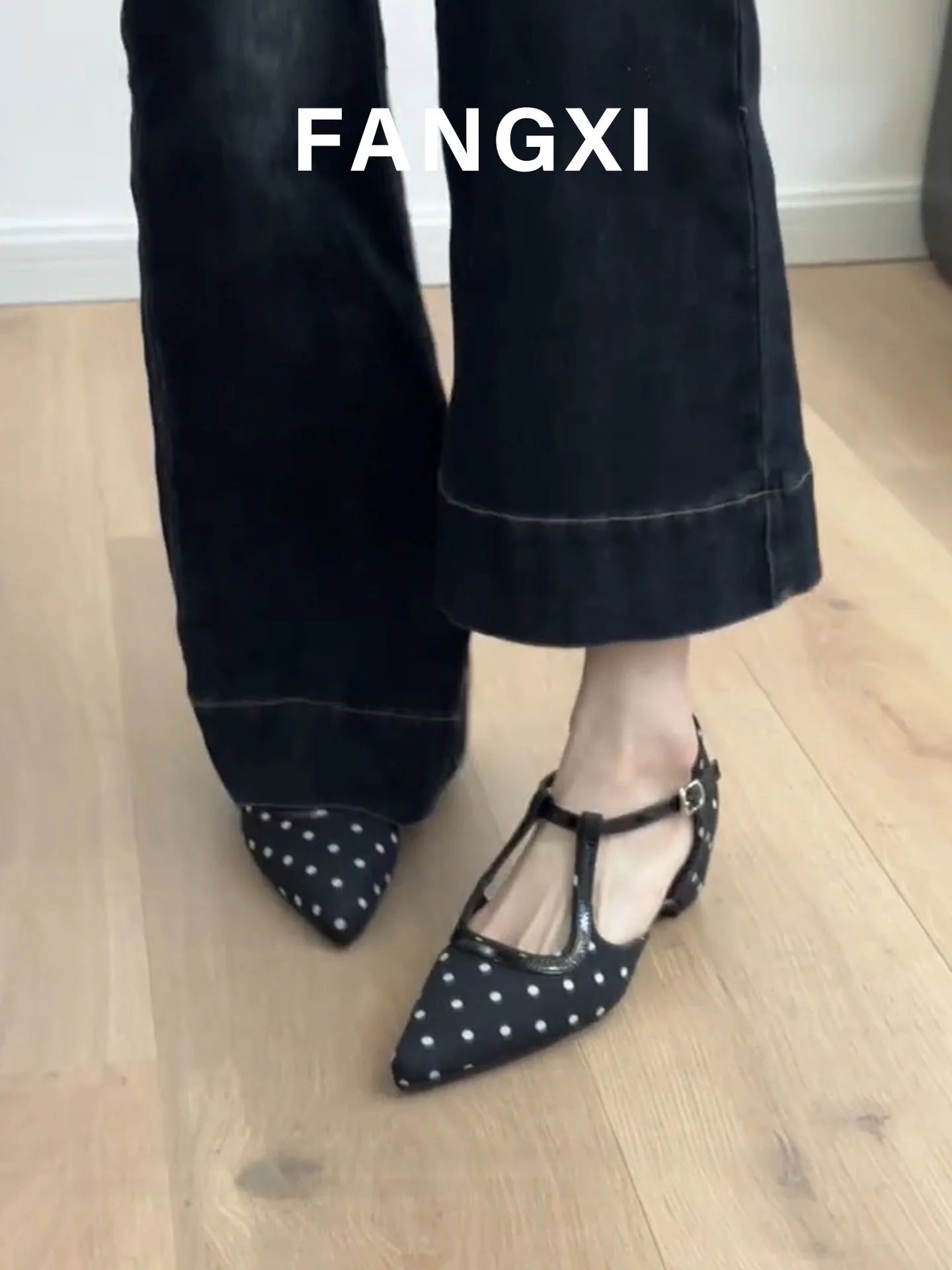 zapatos-de-mujer-estilo-coreano-tipo-mary-jane-con-punta-en-pico-diseno-de-puntos-plataforma-interna-y-suela-plana-comod