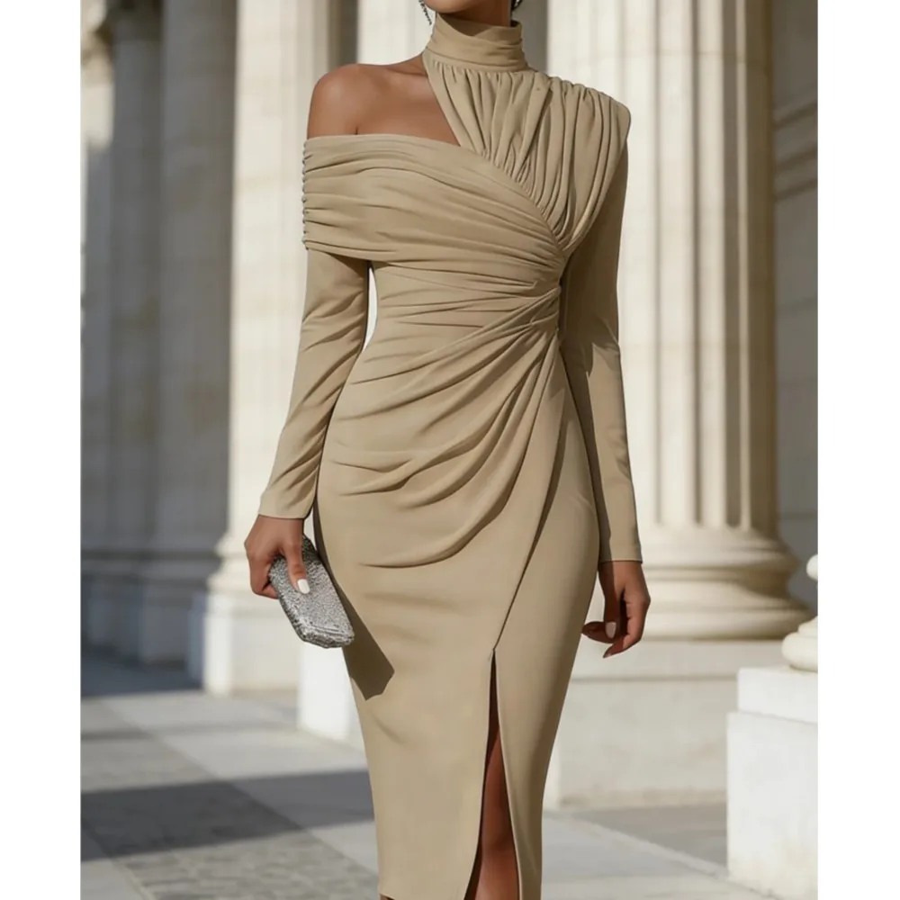 Robe de soirée plissée élégante pour femme, sexy, à épaules dénudées, col semi-montant, manches longues, coupe ajustée, fendue, couvrant les hanches