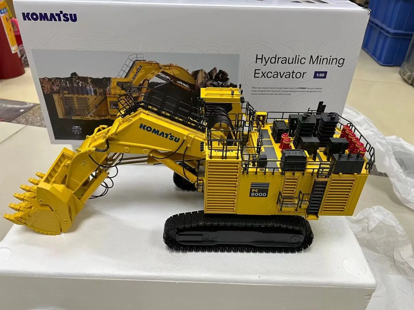 PC8000-11 Shovel Hydraulic Mining Excavator Yellow 1/50 New in Box