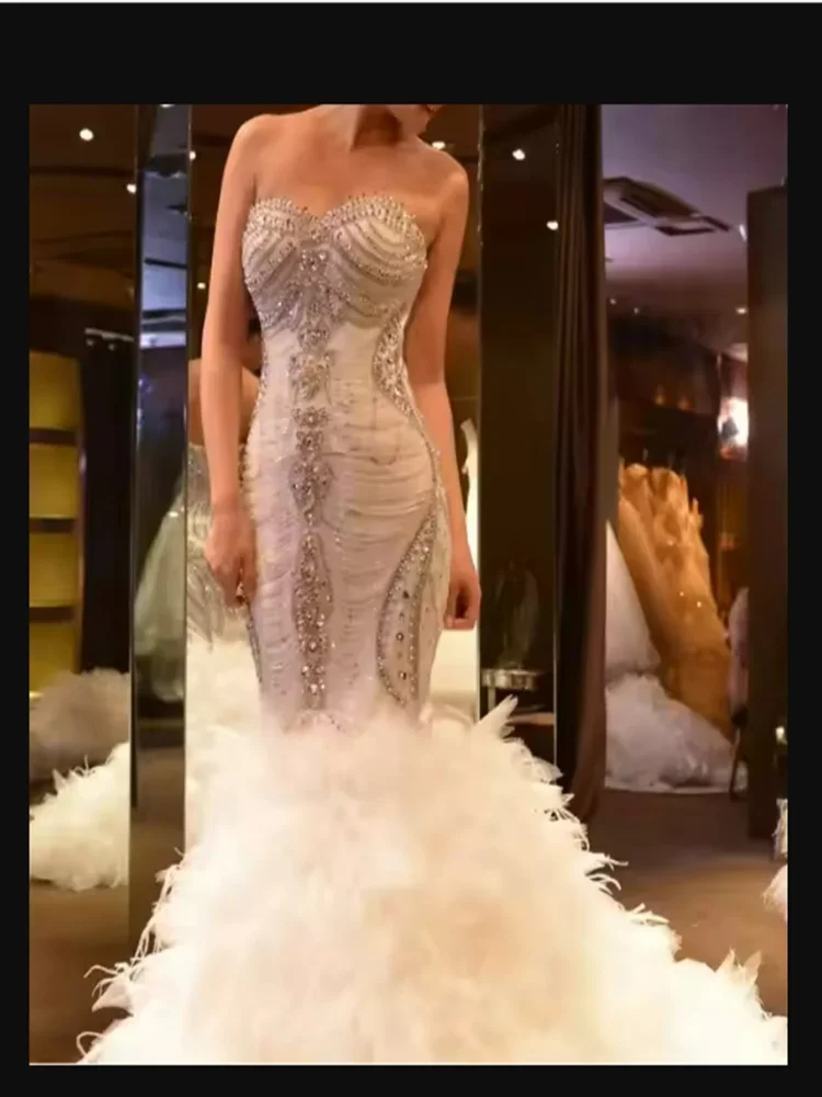Abito da sposa personalizzato con perline di cristalli scintillanti con scollo a cuore per la sposa Abiti da sposa Abito da sposa con volant multi tulle pieghettato