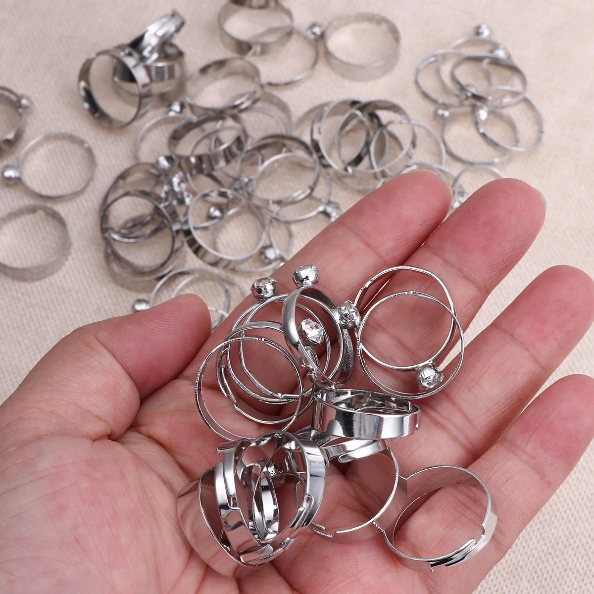 

72Pcs Silver Wedding Rings Adjustable Open Faux Diamond Favor Accents Table Decorations Wedding Table Scatters
