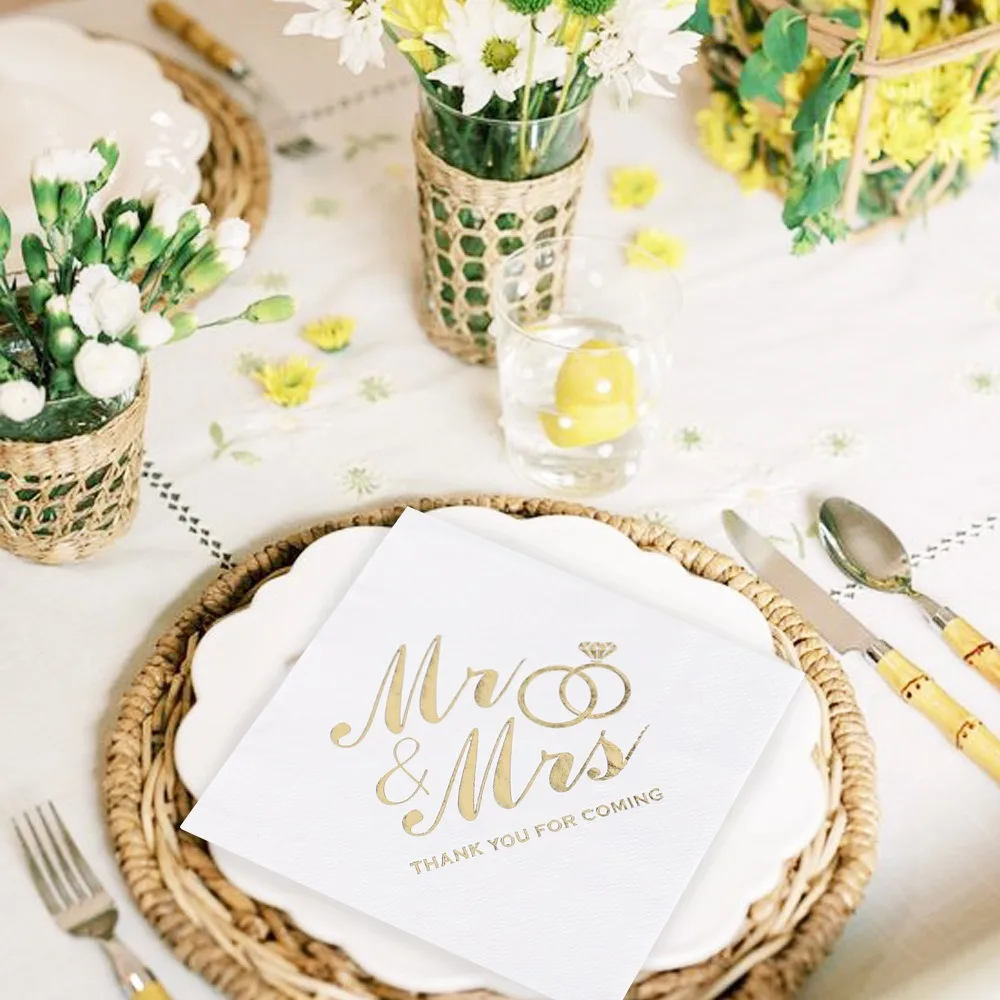 100pcs Party Supplies Bronzing พิมพ์ Mr Mrs งานแต่งงานผ้ากันเปื้อน 3 ชั้นนุ่มค็อกเทลผ้ากันเปื้อนกระดาษทิ้งผ้ากันเปื้อน Home Party