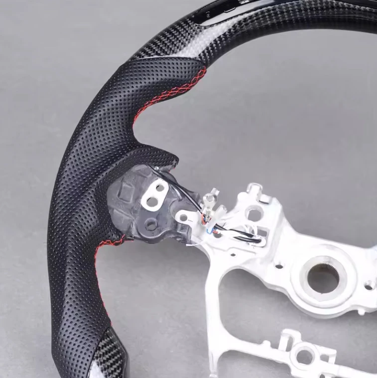 عجلة قيادة مخصصة مع شاشة عرض من ألياف الكربون لتويوتا لاند كروزر LC300 2020 2021 2022 2023 2024 #5