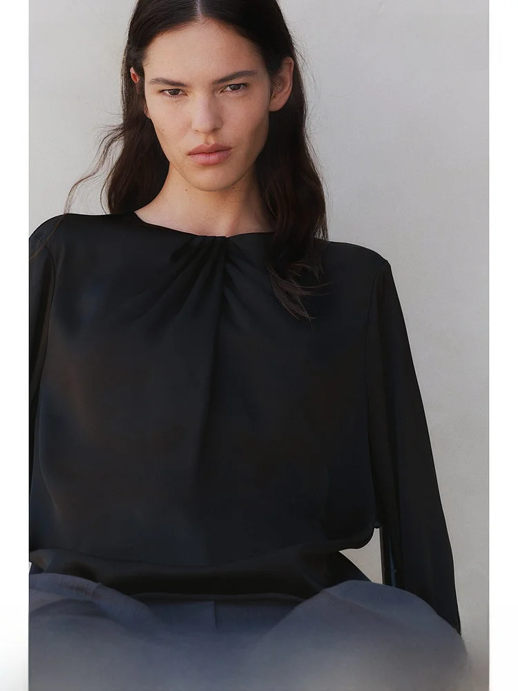 

Women's Silk-Like Drapey Long Sleeve round Neck Shirt Gentle Summer Fashion H&M 1246484 Soft Polyester Casual Office Wear